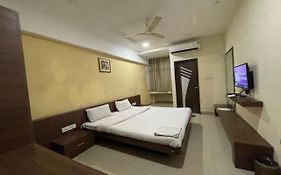 Collection O 84499 Hotel Nakshatra Inn